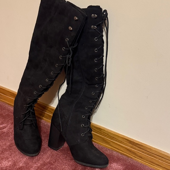 Elegant Black Lace-Up Women's Boots - Picture 3 of 7